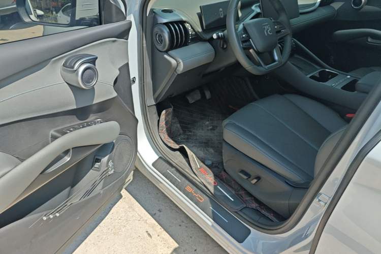 Used BYD Yuan PLUS 2025 Intelligent Driving Version 510 KM Beyond-Grade Edition Driver Seat
