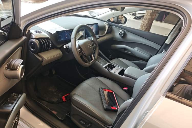 Used BYD Yuan PLUS 2025 Intelligent Driving Version 430 KM – Leading Edition Driver Seat