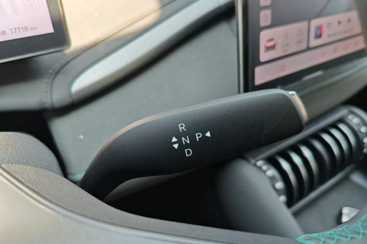 Used BYD Yuan PLUS 2025 Intelligent Driving Version 510 KM Beyond-Grade Edition Gear Lever