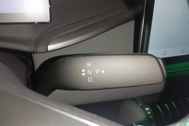 Used BYD Yuan PLUS 2025 Intelligent Driving Version 510 KM Beyond-Grade Edition Gear Lever