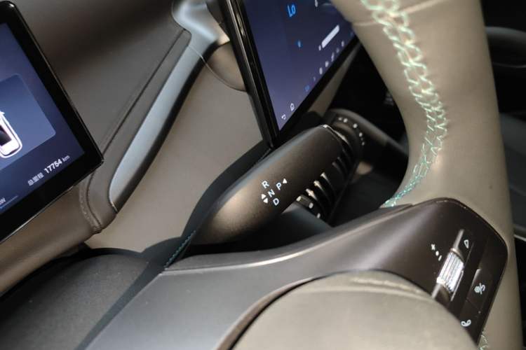 Used BYD Yuan PLUS 2025 Intelligent Driving Version 430 KM Beyond-Range Edition Gear Lever