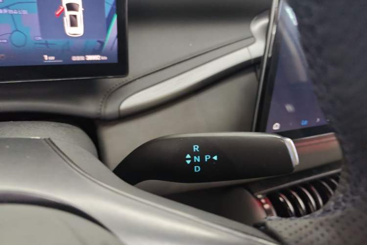 Used BYD Yuan PLUS 2025 Intelligent Driving Version 510 KM Beyond-Grade Edition Gear Lever
