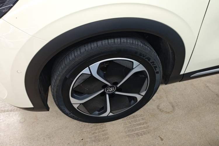 Used BYD Yuan PLUS 2025 Intelligent Driving Version 510 KM Beyond-Grade Edition Left Front Wheel Hub