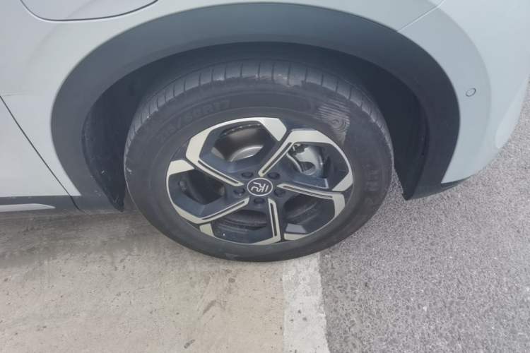 Used BYD Yuan PLUS 2025 Intelligent Driving Version 510 km Leading Edition Right Front Wheel Hub