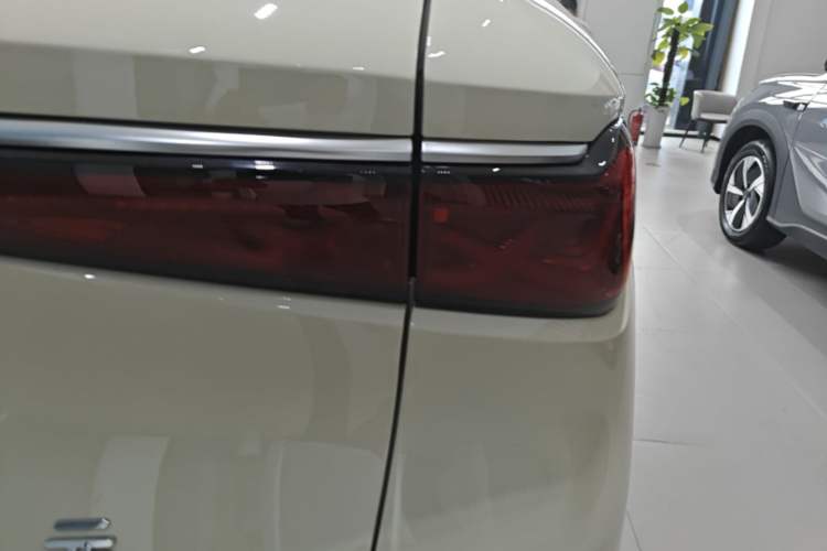 Used BYD Yuan PLUS 2025 Intelligent Driving Version 510 KM Beyond-Grade Edition Right Rear Taillight