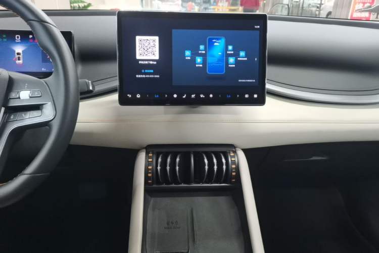 Used BYD Yuan PLUS 2025 Intelligent Driving Version 510 KM Beyond-Grade Edition Audio And AC Panel