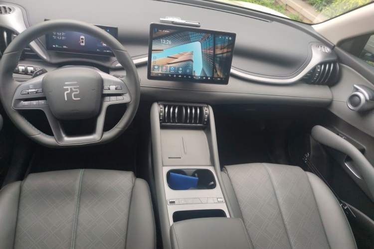 Used BYD Yuan PLUS 2025 Intelligent Driving Version 430 KM – Leading Edition Center Console
