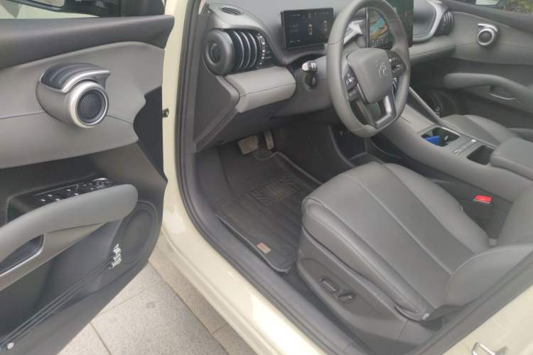 Used BYD Yuan PLUS 2025 Intelligent Driving Version 430 KM – Leading Edition Driver Seat