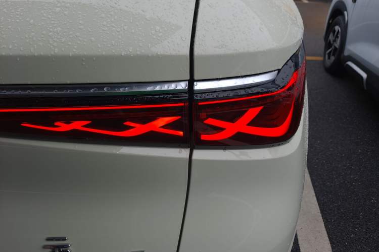 Used BYD Yuan PLUS 2025 Intelligent Driving Version 510 KM Beyond-Grade Edition Exterior 6