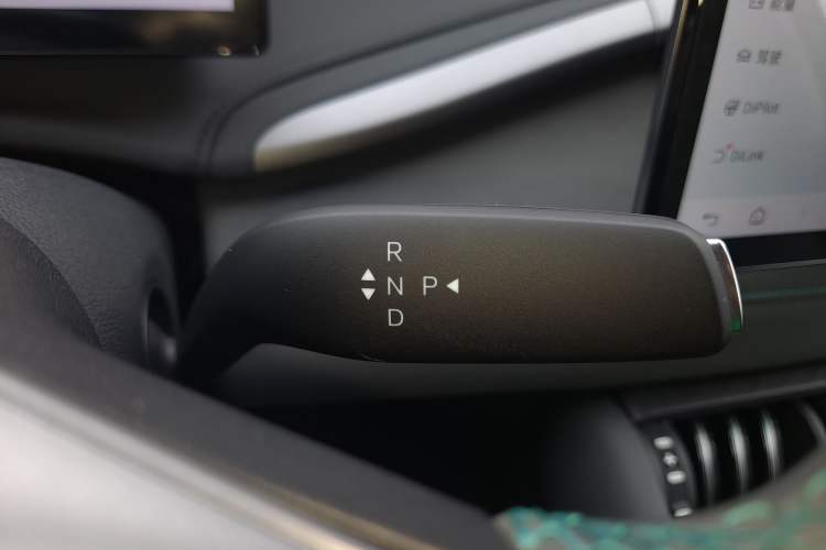 Used BYD Yuan PLUS 2025 Intelligent Driving Version 510 KM Beyond-Grade Edition Gear Lever