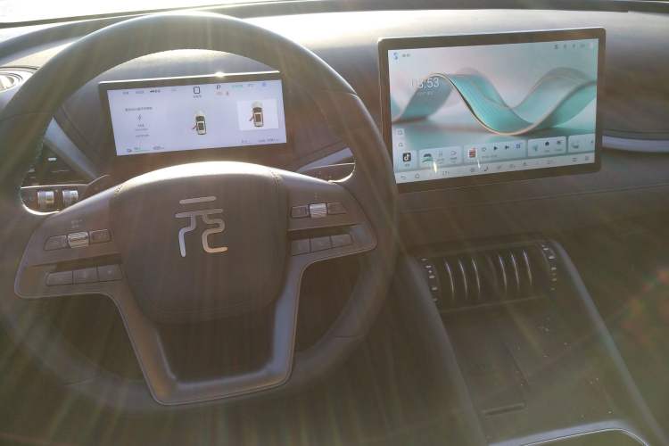 Used BYD Yuan PLUS 2025 Intelligent Driving Version 510 KM Beyond-Grade Edition Gear Lever