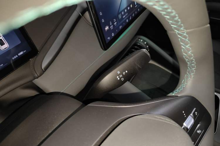 Used BYD Yuan PLUS 2025 Intelligent Driving Version 510 KM Beyond-Grade Edition Gear Lever