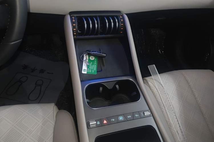 Used BYD Yuan PLUS 2025 Intelligent Driving Version 510 KM Beyond-Grade Edition Gear Lever