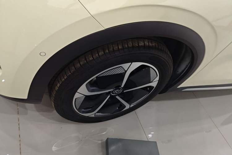 Used BYD Yuan PLUS 2025 Intelligent Driving Version 510 KM Beyond-Grade Edition Left Front Wheel Hub