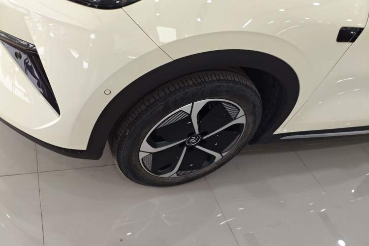 Used BYD Yuan PLUS 2025 Intelligent Driving Version 430 KM Beyond-Range Edition Left Front Wheel Hub