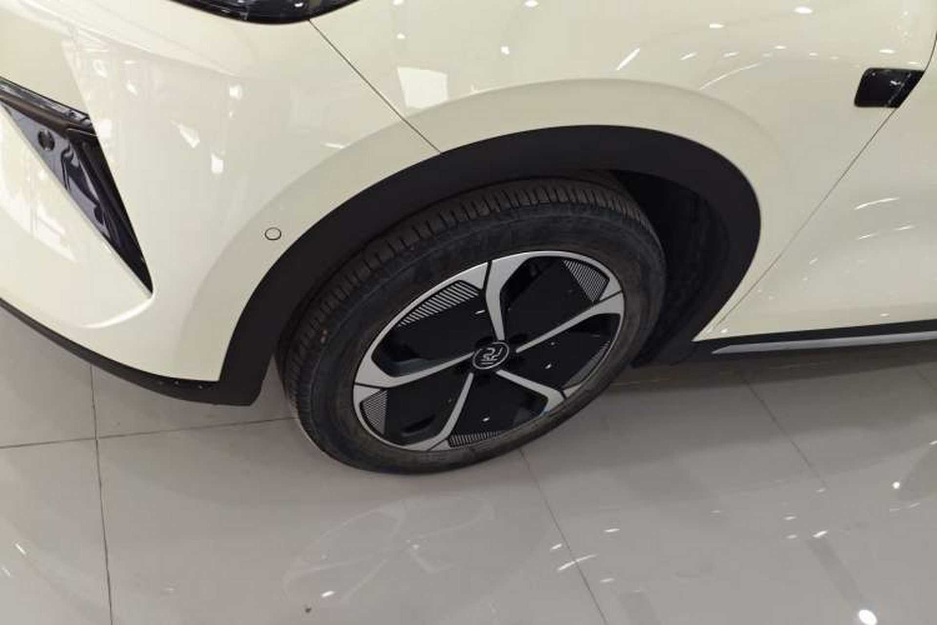 Used BYD Yuan PLUS 2025 Intelligent Driving Version 430 KM Beyond-Range Edition Left Front Wheel Hub