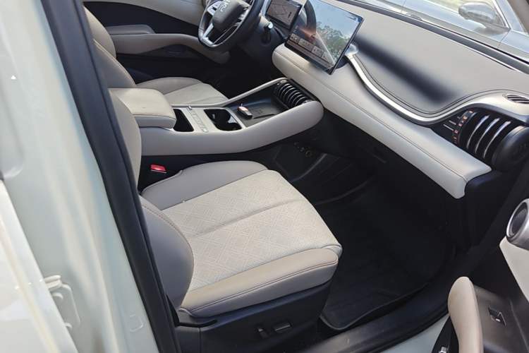 Used BYD Yuan PLUS 2025 Intelligent Driving Version 510 KM Beyond-Grade Edition Right Front Seat