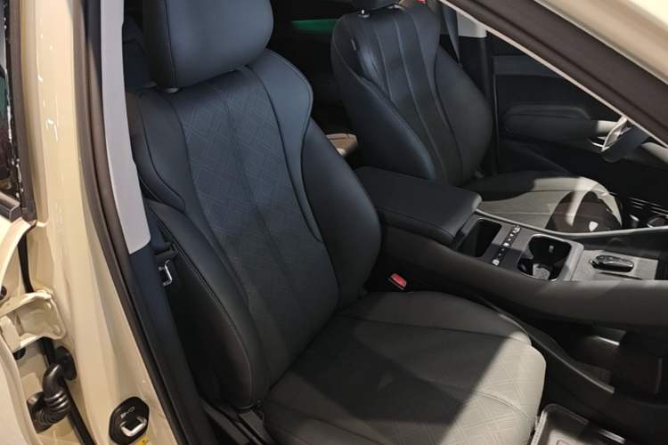 Used BYD Yuan PLUS 2025 Intelligent Driving Version 430 KM – Leading Edition Right Front Seat