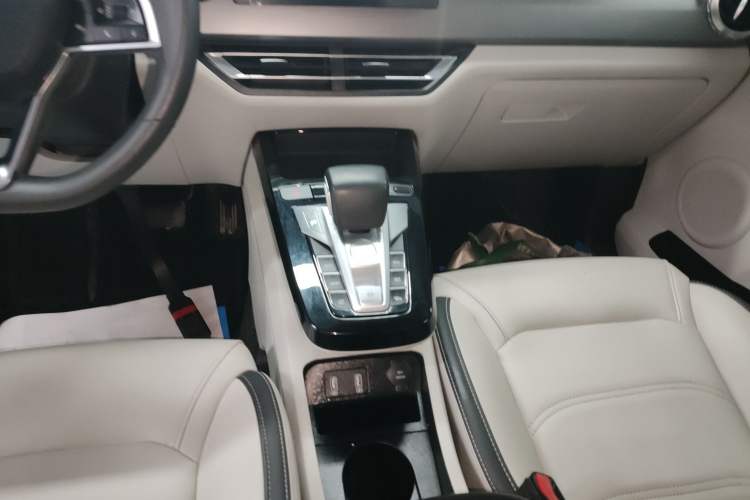 Used BYD Yuan Pro 2021 "Love for a Lifetime" Edition Gear Lever