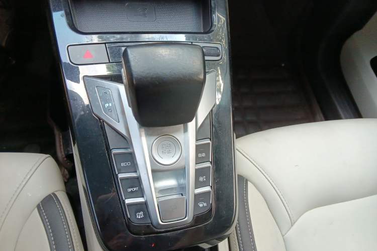 Used BYD Yuan Pro 2021 "Love for a Lifetime" Edition Gear Lever