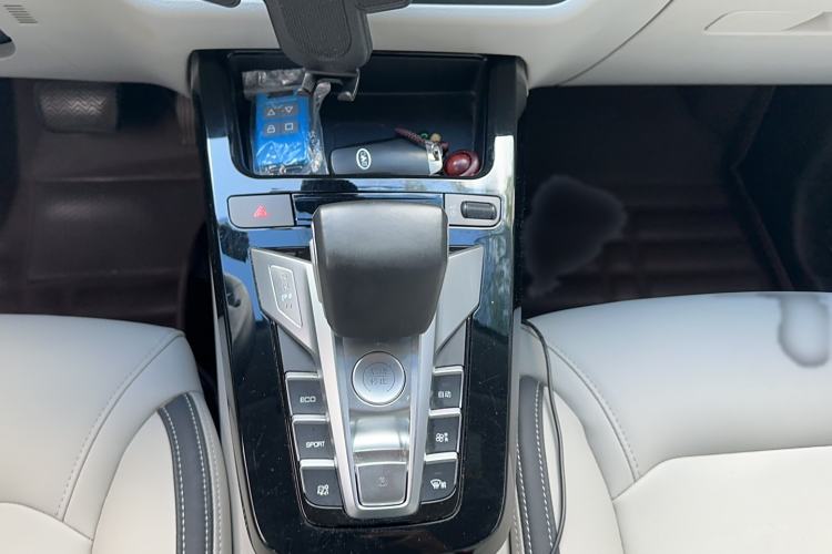 Used BYD Yuan Pro 2021 "Love for a Lifetime" Edition Gear Lever