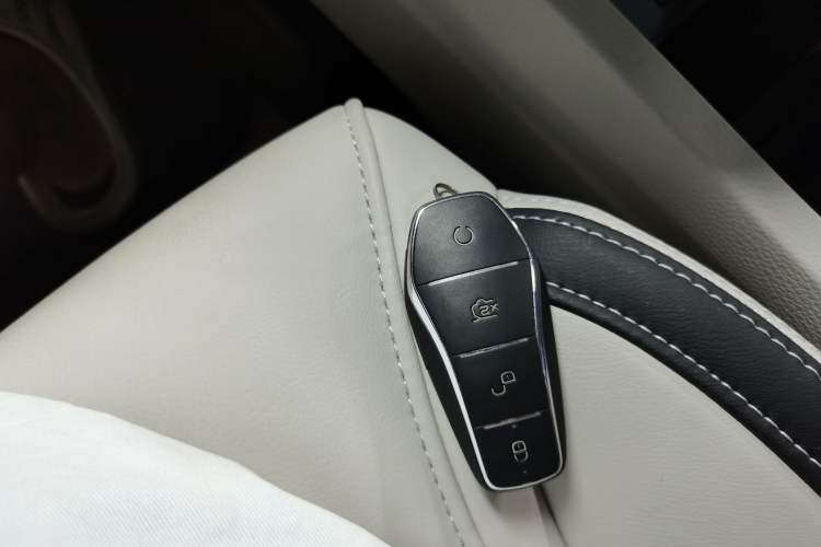 Used BYD Yuan Pro 2021 401 km Luxury Version Interior 1