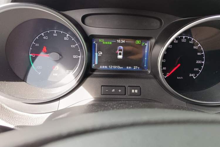 Used BYD Yuan Pro 2021 301KM Comfort Version Odometer Close Up