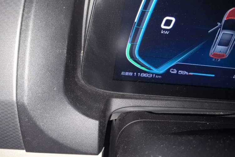 Used BYD Yuan Pro 2021 401 km Luxury Version Odometer Close Up