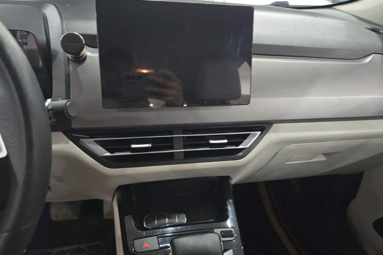 Used BYD Yuan Pro 2021 "Love for a Lifetime" Edition Audio And AC Panel