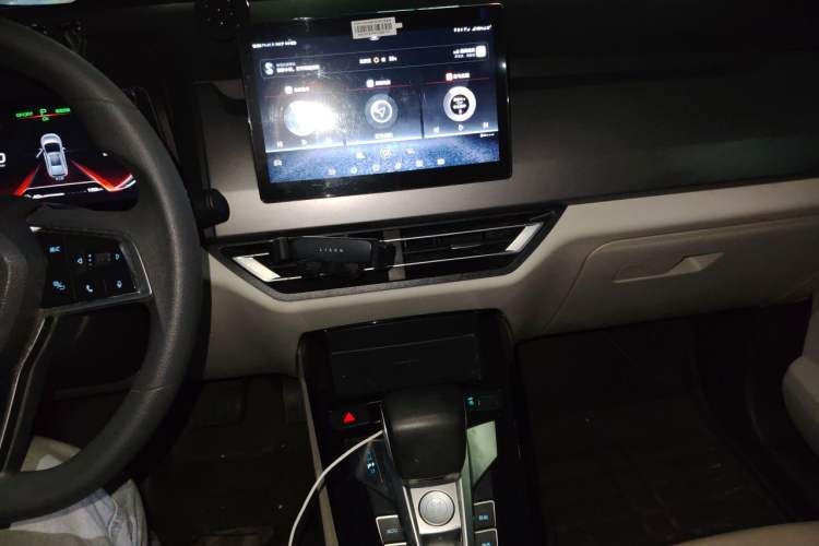 Used BYD Yuan Pro 2021 401 km Deluxe Version Audio And AC Panel