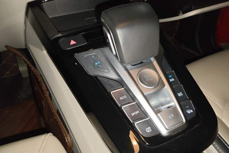 Used BYD Yuan Pro 2021 "Love for a Lifetime" Edition Gear Lever