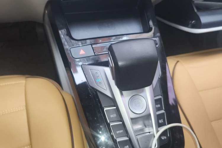 Used BYD Yuan Pro 2021 "Love for a Lifetime" Edition Gear Lever