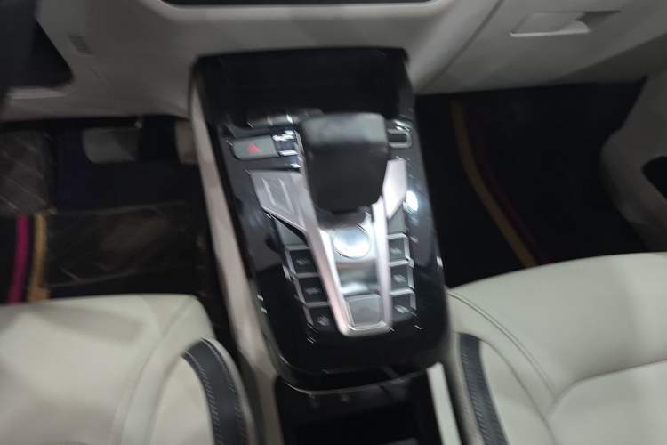 Used BYD Yuan Pro 2021 "Love for a Lifetime" Edition Gear Lever