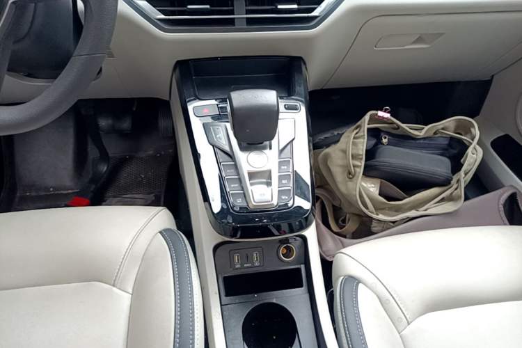 Used BYD Yuan Pro 2021 401 km Deluxe Version Gear Lever