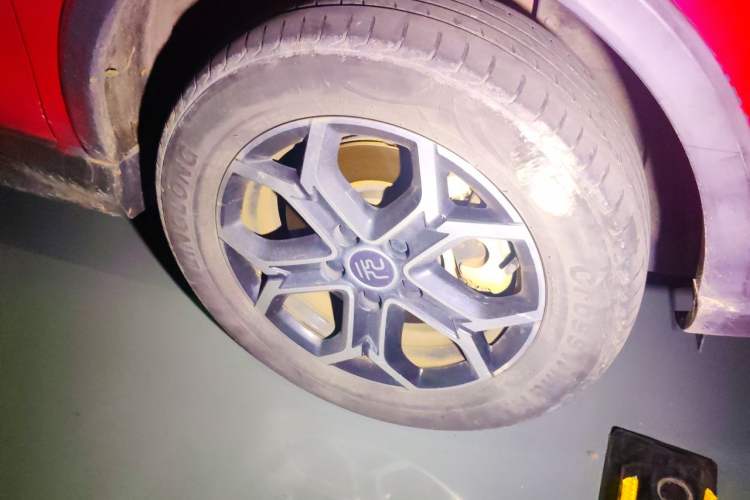Used BYD Yuan Pro 2021 "Love for a Lifetime" Edition Right Front Wheel Hub