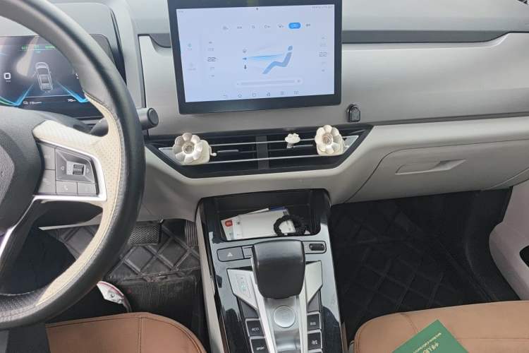 Used BYD Yuan Pro 2021 401 km Luxury Version Audio And AC Panel