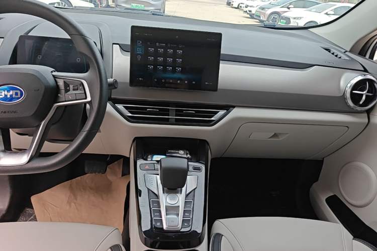Used BYD Yuan Pro 2021 401 km Luxury Version Audio And AC Panel