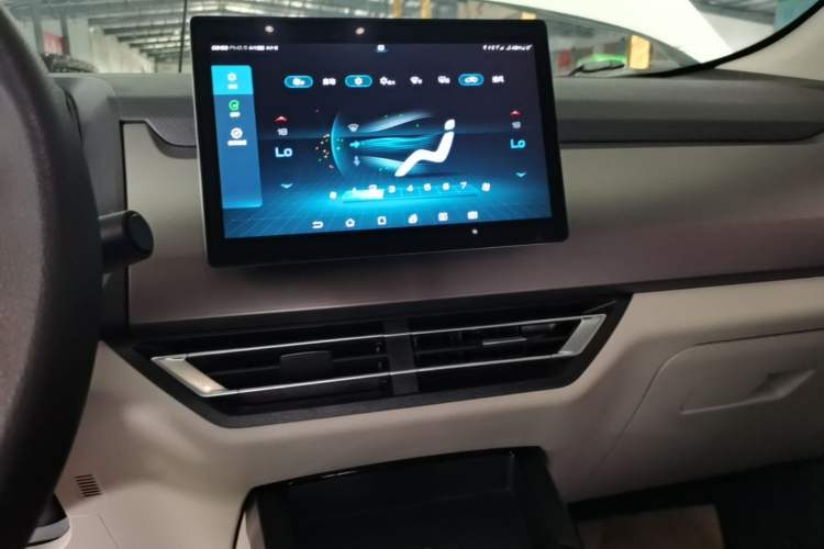 Used BYD Yuan Pro 2021 401 km Deluxe Version Audio And AC Panel