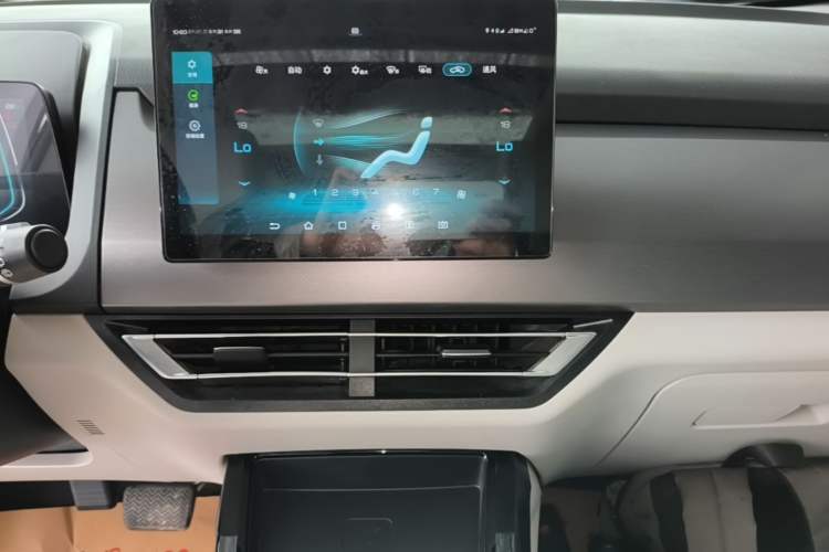 Used BYD Yuan Pro 2021 401 km Deluxe Version Audio And AC Panel