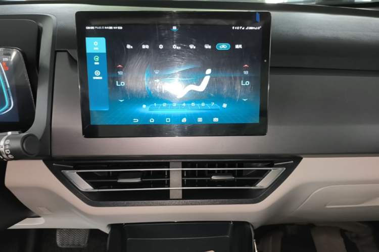 Used BYD Yuan Pro 2021 401 km Deluxe Version Audio And AC Panel