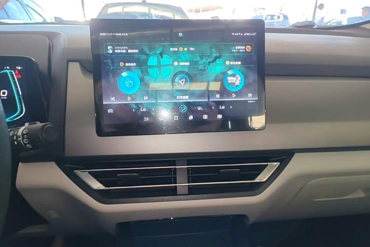 Used BYD Yuan Pro 2021 401 km Deluxe Version Audio And AC Panel