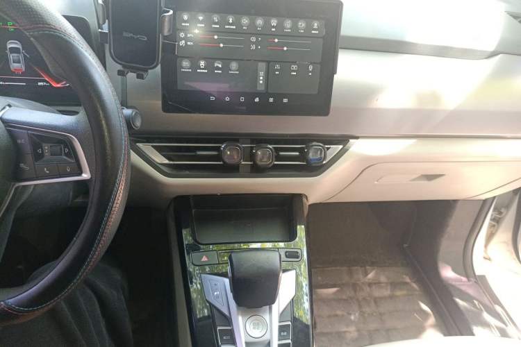 Used BYD Yuan Pro 2021 401 km Luxury Version Audio And AC Panel