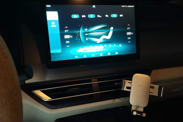 Used BYD Yuan Pro 2021 401 km Luxury Version Audio And AC Panel
