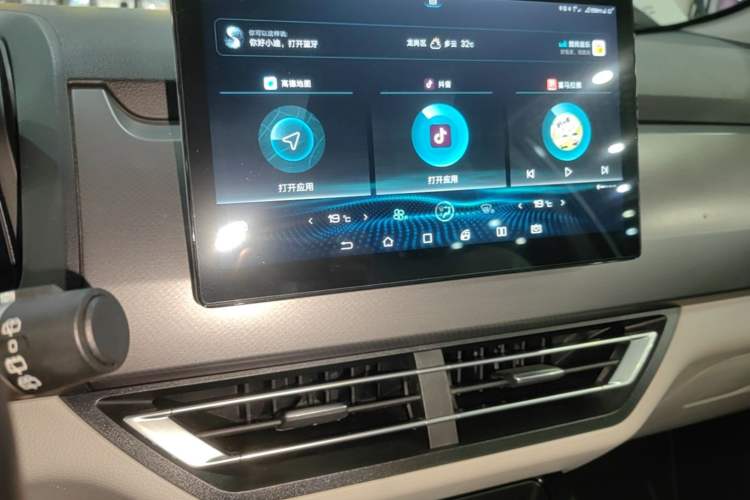 Used BYD Yuan Pro 2021 401 km Luxury Version Audio And AC Panel