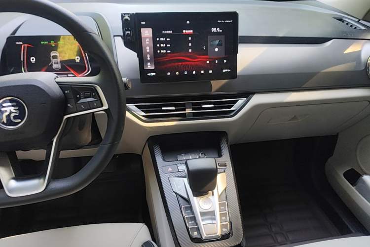 Used BYD Yuan Pro 2021 401 km Luxury Version Audio And AC Panel