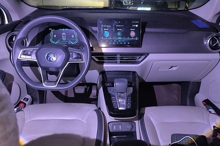 Used BYD Yuan Pro 2021 401 km Luxury Version Center Console