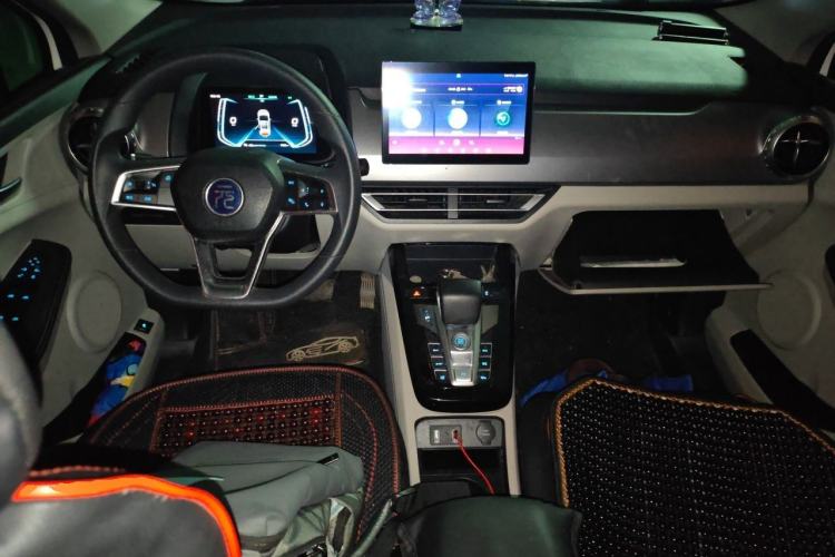 Used BYD Yuan Pro 2021 401 km Luxury Version Center Console