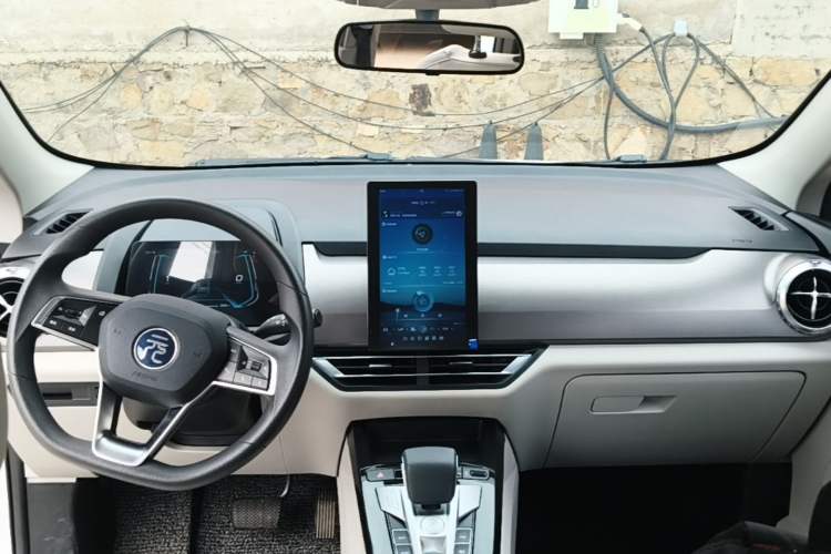 Used BYD Yuan Pro 2021 401 km Luxury Version Center Console