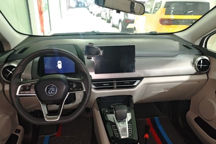 Used BYD Yuan Pro 2021 401 km Luxury Version Center Console