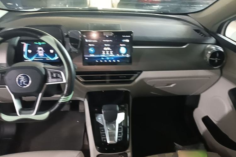 Used BYD Yuan Pro 2021 401 km Luxury Version Center Console